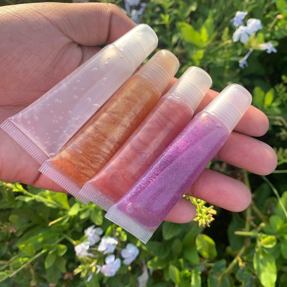 Signature bundle lip glosses